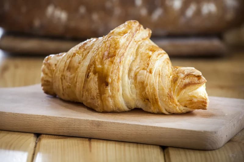 Croissant Clasic cu Unt